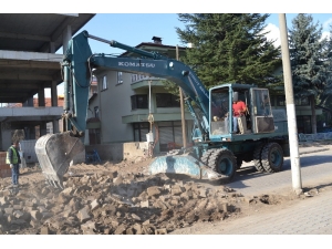 Şuhut’ta Sıcak Asfalt İçin Yol Yapım Çalışmaları Devam Ediyorun