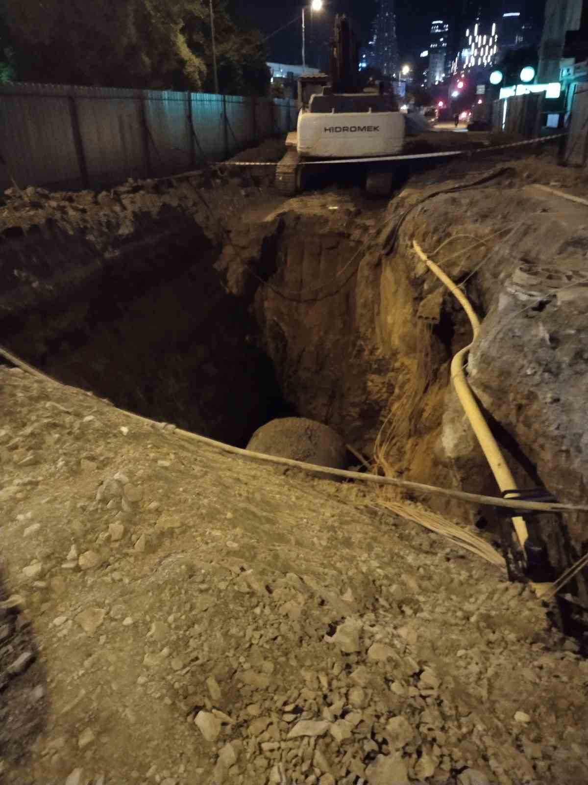 atasehir-de-kontrolden-cikan-taksi-cukura-girdi