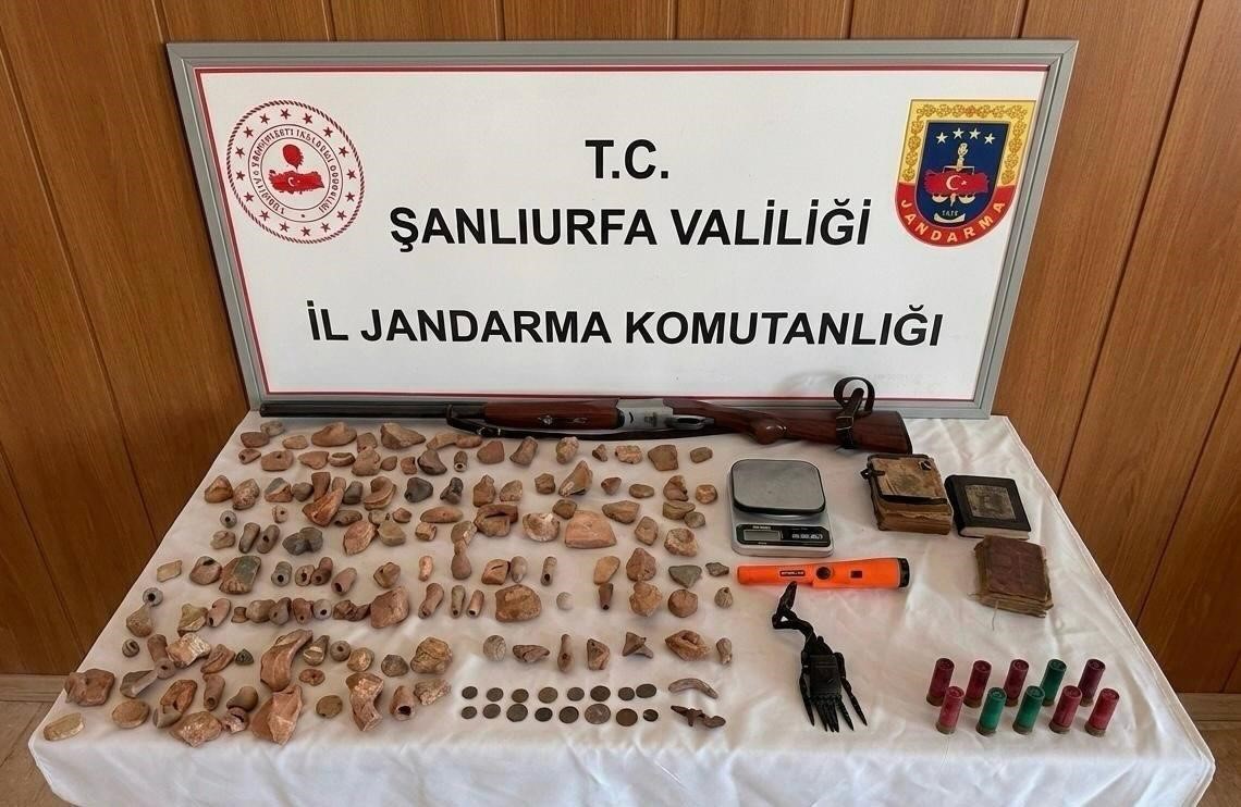 sanliurfa-da-tarihi-eser-kacakciligi-1-gozalti