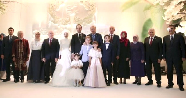 Cumhurbaşkanı Erdoğan, Bakan Yardımcısı Alparslan Bayraktar'ın Oğlunun Nikah Şahidi Oldu