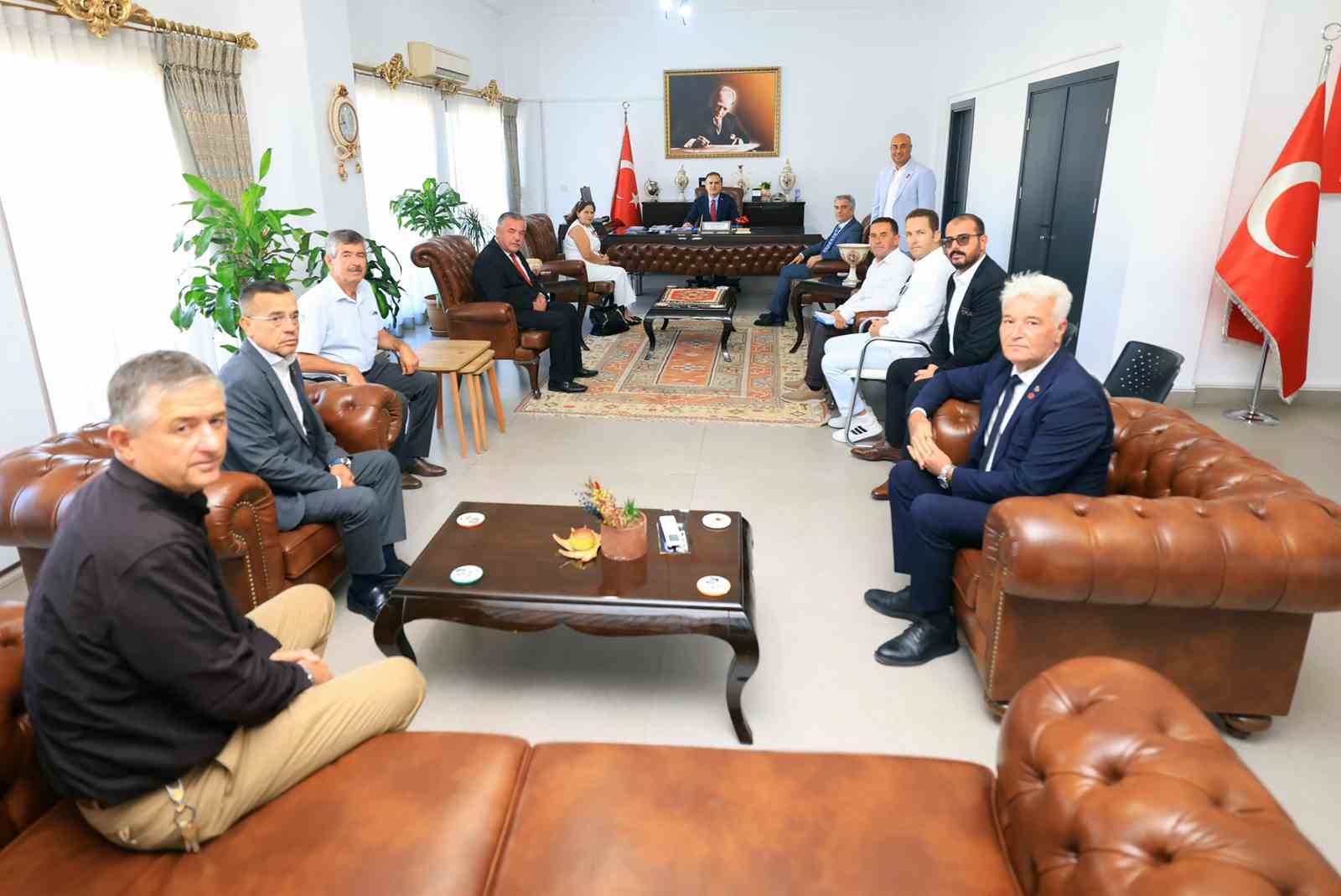 vali-akbiyik-milasli-muhtarlarla-bir-araya-geldi