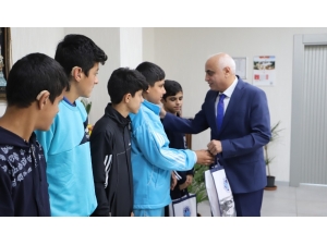 Battalgazi Belediyesi’nden Başarılı Öğrencilere Hediye