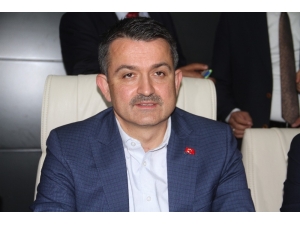 Bakan Pakdemirli: "Ürün Tarlada 1 Lira Ama Tüketiciye Ulaşana Kadar 5 Lira Oluyor"