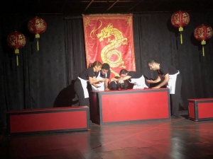 Tiyatro Tam’dan İzleyiciyi İçine Çeken Oyun: ’’Altın Ejderha’’