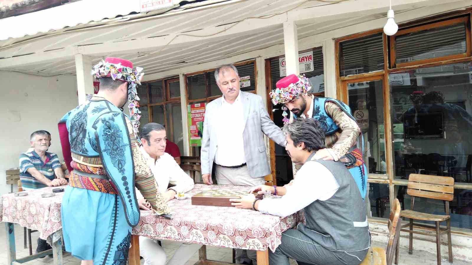 baskan-putun-beyagac-in-tanitimi-icin-oyunculuga-soyundu