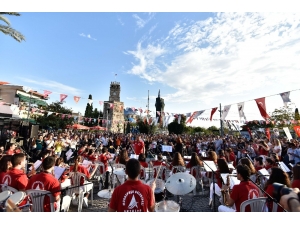 Festival Coşkusu Kale Kapısı’nda