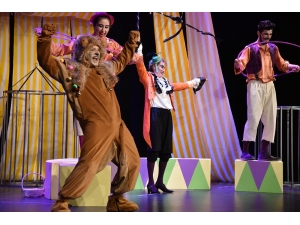 Çocuklar ’Şarlo Sirkte’ Oyunu İle Eğlendi