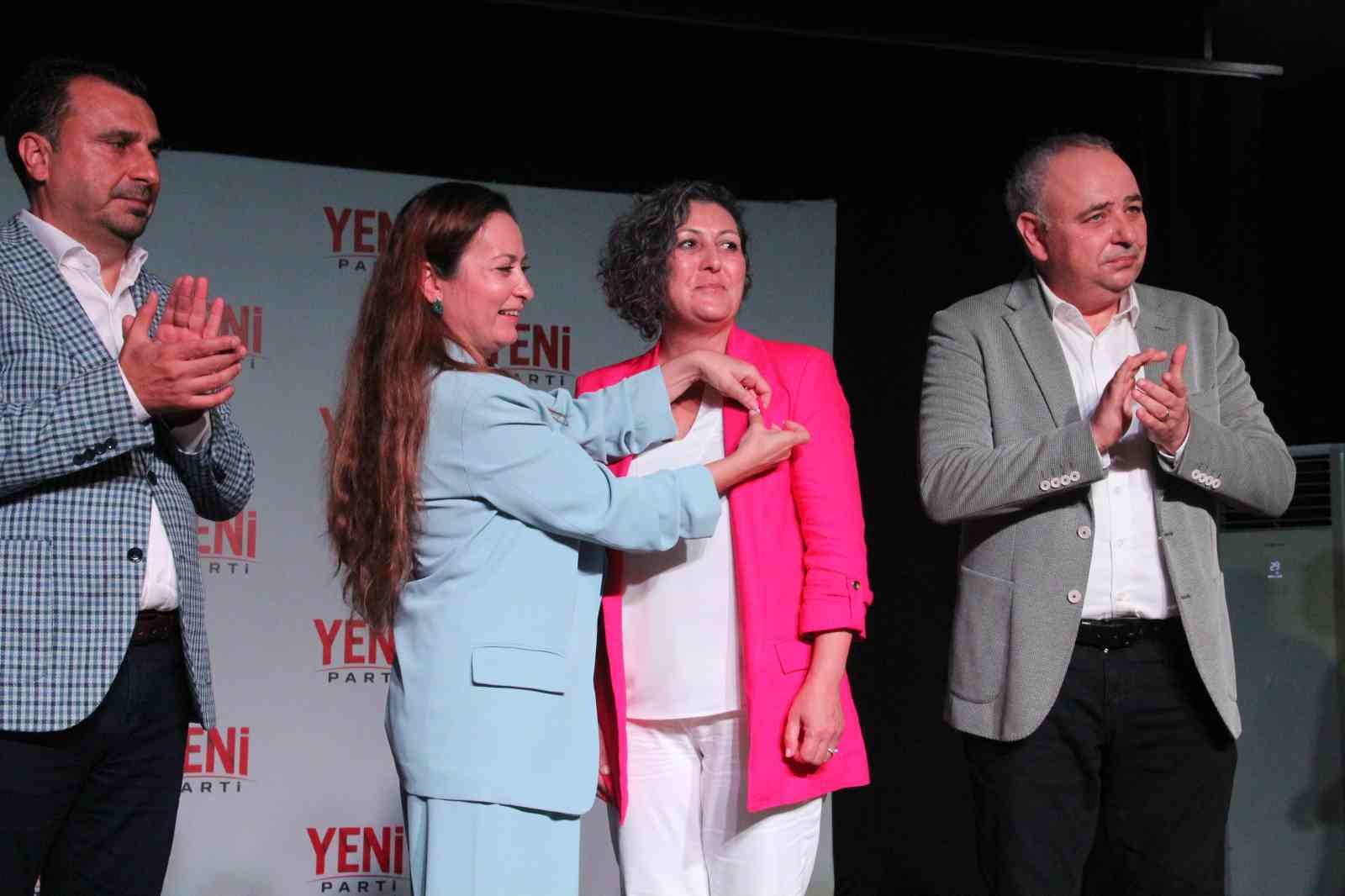 manisa-da-15-chp-li-belediye-baskani-yeni-parti-ye-katildi