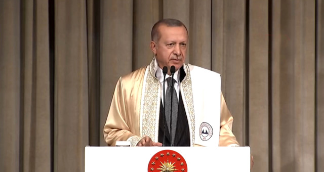 Erdoğan'dan Öğrencilere Müjde: Lisans Öğrencisine 500, Yüksek Lisans Öğrencisine Bin Lira Vereceğiz