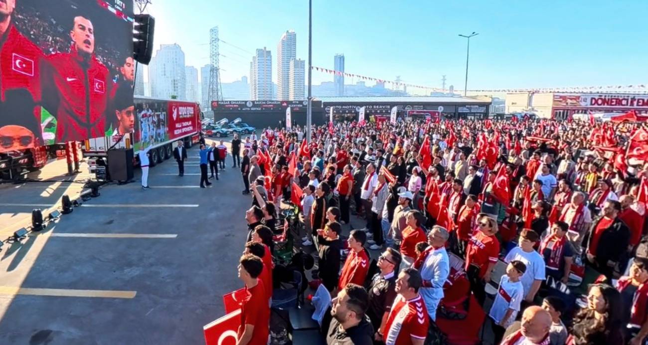 milli-heyecan-uyku-uyutmadi-binlerce-vatandas-sabahin-ilk-isiklarinda-alanlara-akin-etti