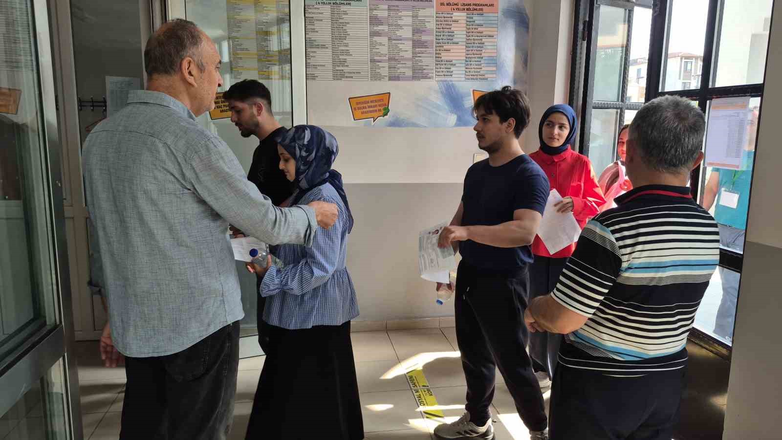 duzce-9-binden-fazla-ogrenci-sinavda-ter-dokuyor