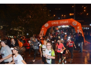 Önce Koştular Sonra Halay Çektiler