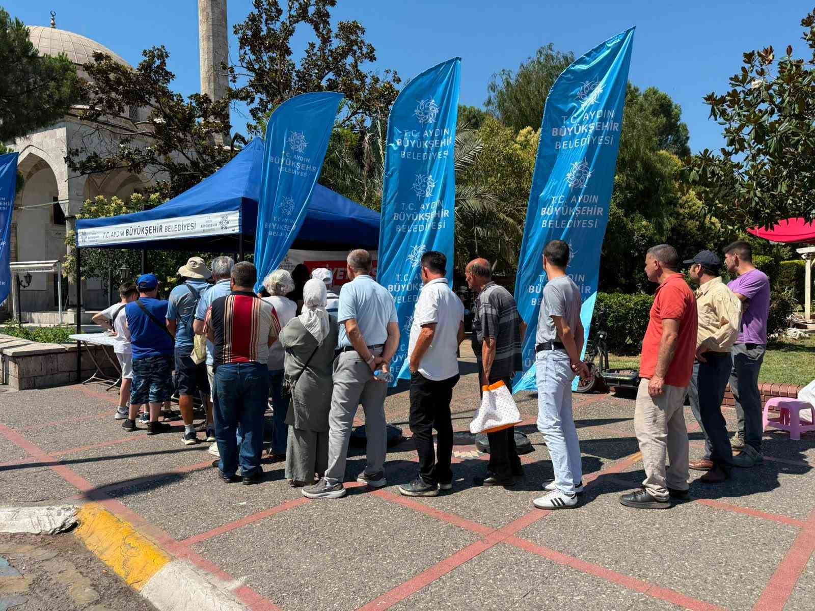 buyuksehir-den-vatandaslara-asure-ikrami