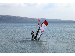 Rüzgar Sörfü Slalom Türkiye Şampiyonası Büyükçekmece’de Yapıldı