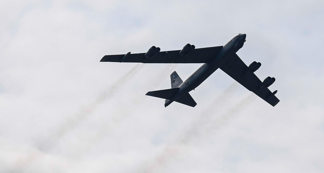 abd-de-b-52-bombardiman-ucagi-dustu