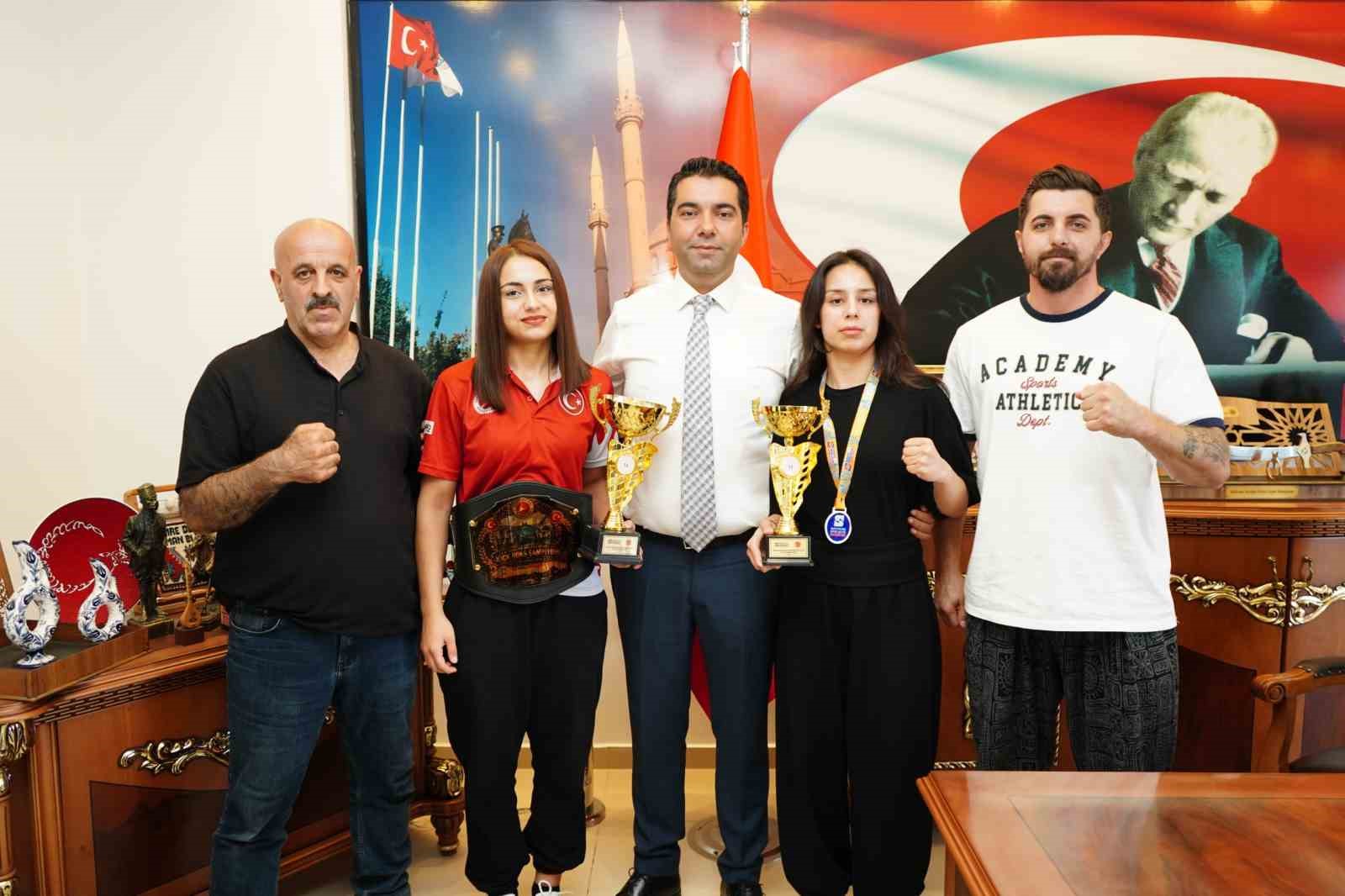 milli-sporculardan-baskan-demirci-ye-sampiyonluk-ziyareti