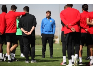 Kayserispor Teknik Direktörü Ertuğrul Sağlam Kadroya Güveniyor