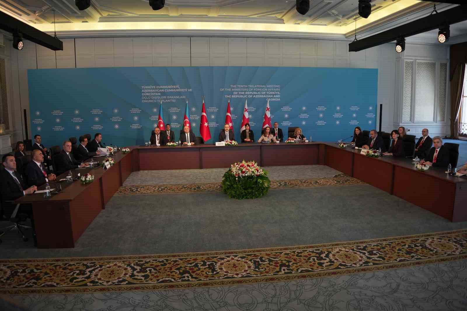 azerbaycan-ve-gurcistan-disisleri-bakanlari-ndan-bolge-icin-baris-mesaji