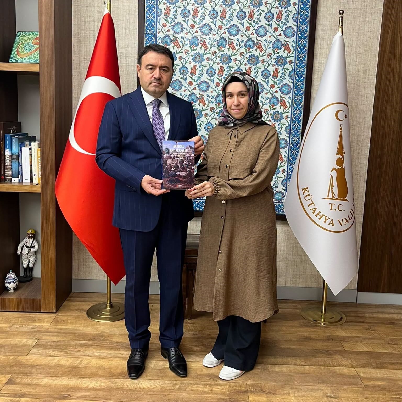 anadolu-beylerbeyligi-kitabi-vali-musa-isin-a-takdim-edildi