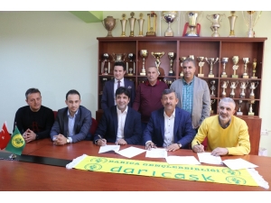 Oktay Derelioğlu, Darıca Gençlerbirliği’ne İmza Attı