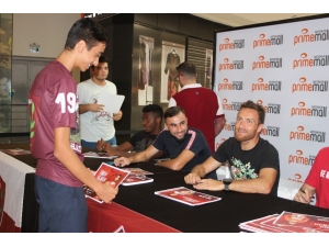 Hataysporlu Futbolculardan İmza Günü