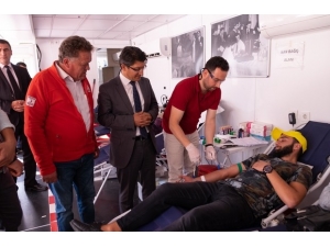 Üniversite Öğrencilerinden Rekor Kan Bağışı