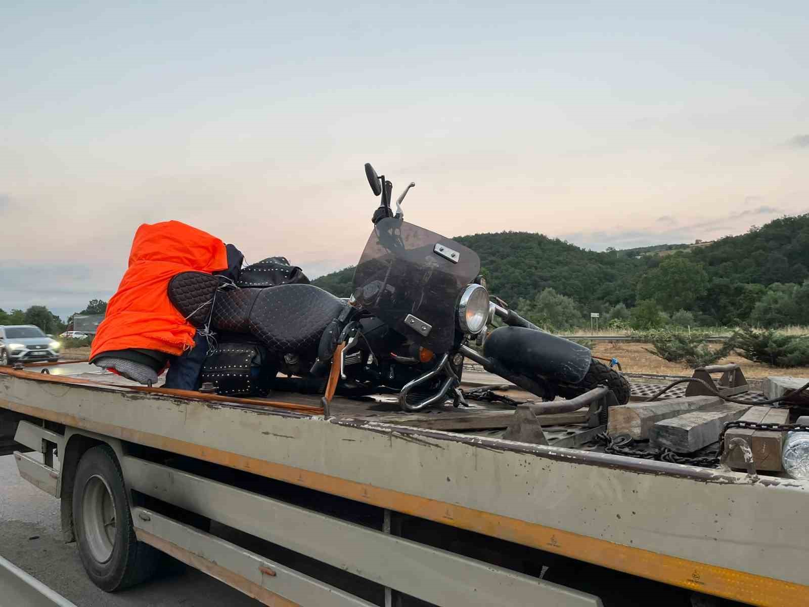 samsun-da-kopege-carpan-motosikletteki-surucu-ve-yolcu-yaralandi