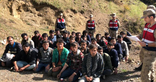 Afganistan Uyruklu 33 Göçmen, 'burası İstanbul' Denilerek Artvin'e Bırakıldı