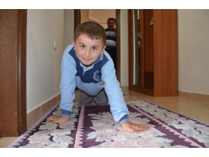 Miraç’ın Yeniden Yürüyebilmesi İçin Kök Hücre Tedavisi Gerekiyor