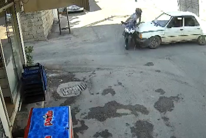motosiklet-surucusu-metrelerce-havaya-firladi
