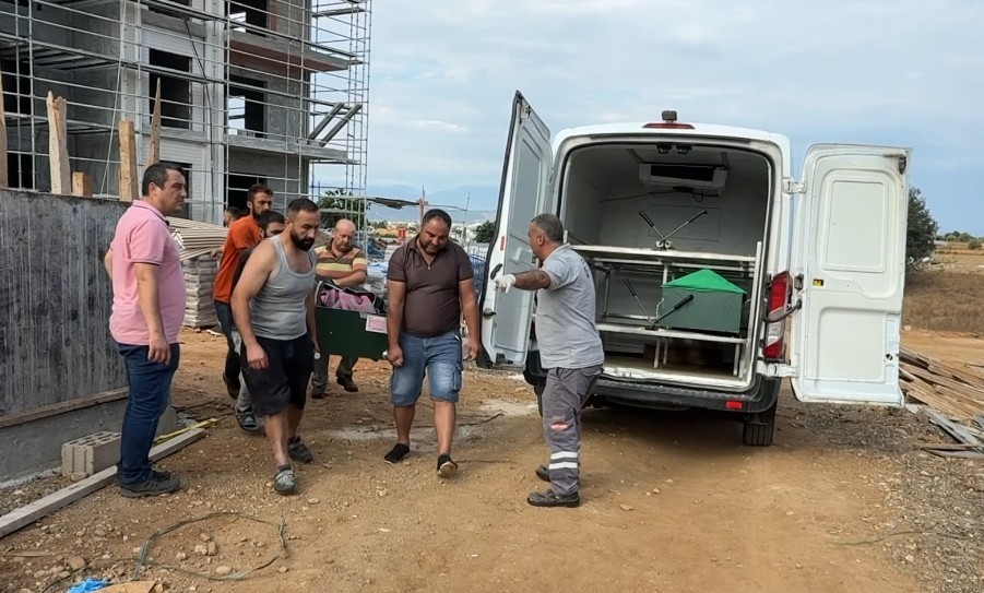 antalya-da-insaatta-uzerine-beton-blok-dusen-isci-hayatini-kaybetti