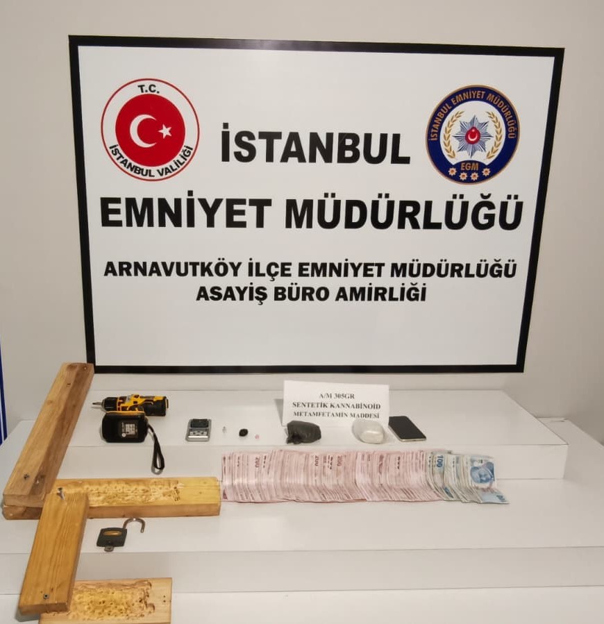 vidaladiklari-kalaslarin-arasina-zulalanan-uyusturucuyu-polis-buldu
