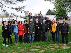 Tanıtım Kitabı İçin Deklanşöre Basıyorlar