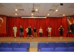 Çeşme’de 29 Ekim Cumhuriyet Balosu Hazırlığı