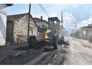 Salihli’de Kırsal Mahalle Yolları Asfaltlanıyor