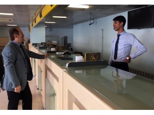 Vali Pehlivan Turan Caddesi Esnafını Ziyaret Etti