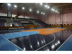 Yarım Asırlık Spor Salonu Yenilendi