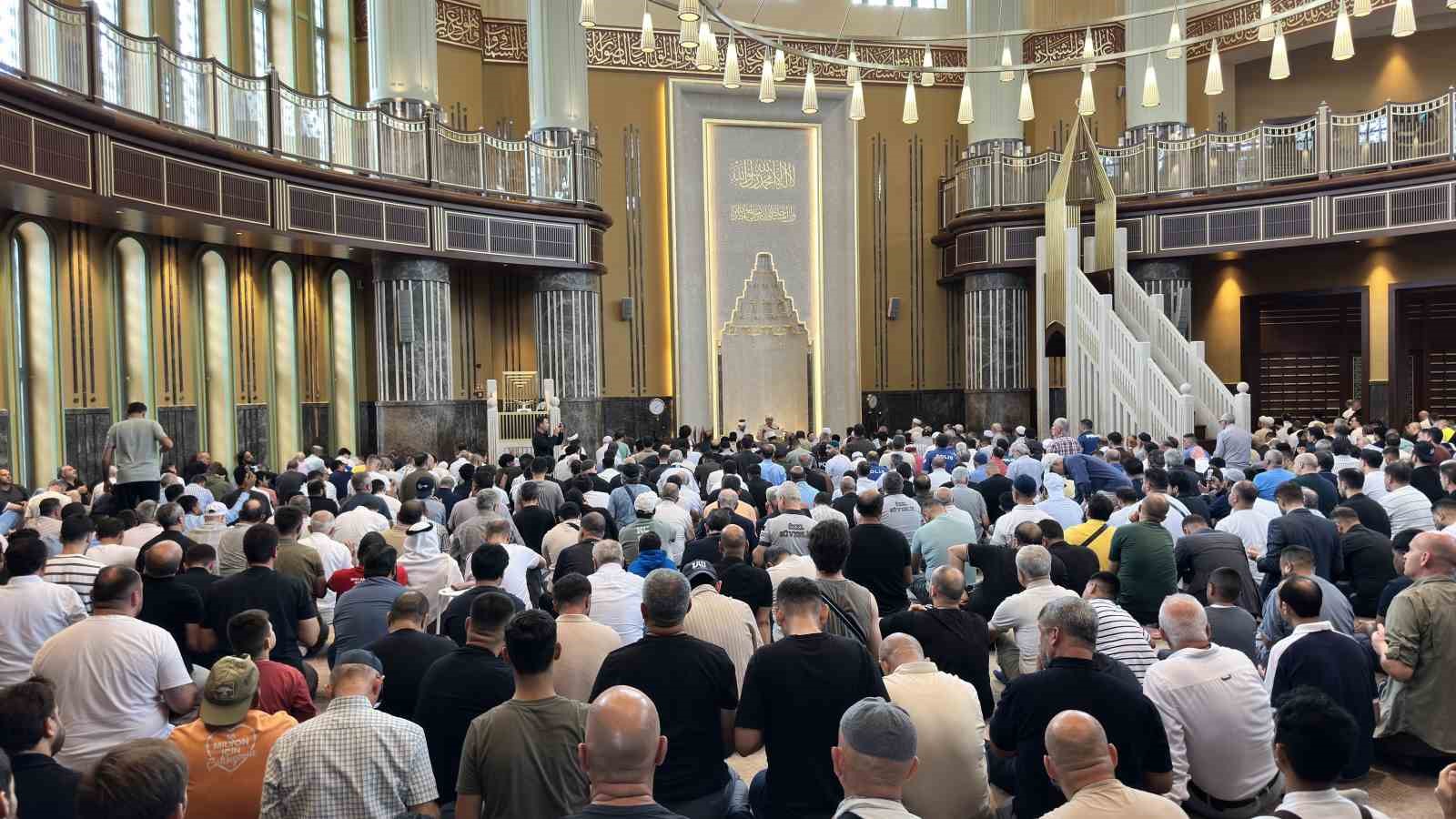 taksim-camii-nde-30-agustos-zafer-bayrami-dolayisiyla-mevlit-okutuldu