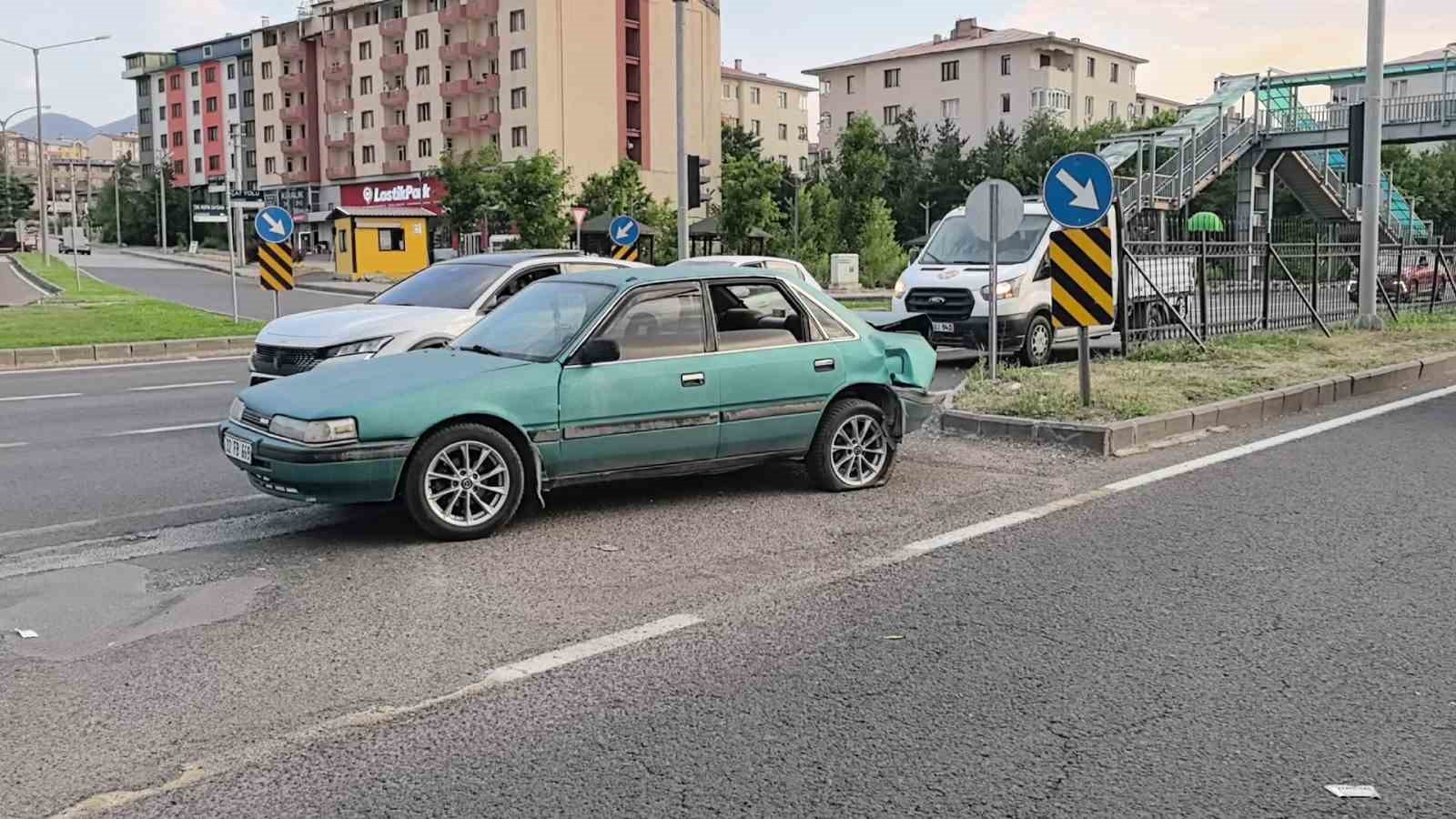 erzurum-da-zincirleme-trafik-kazasi-3-yarali