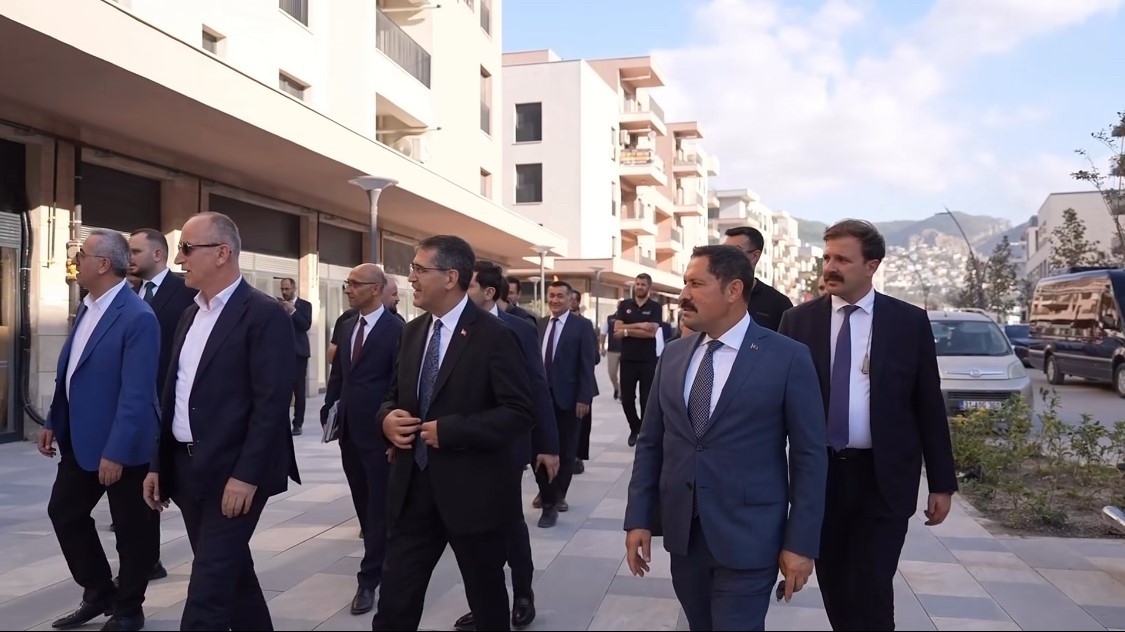 hatay-daki-yeniden-insa-calismalari-havadan-ve-karadan-incelendi