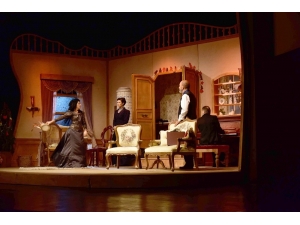 Adana’da Tiyatro Şöleni Başladı