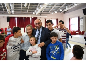 Başkan Üzülmez, Özel Çocukların Yalnız Bırakmadı