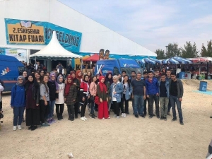 Öğrenciler Kitap Fuarı’nda