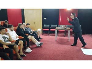 Eskişehirspor Futbolcularına ’Motivasyon, Özgüven Ve Farkındalık’ Eğitimi