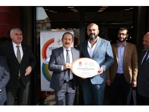 Bayburt’ta İşletmelere ‘Örnek Esnaf’ Belgesi Verildi