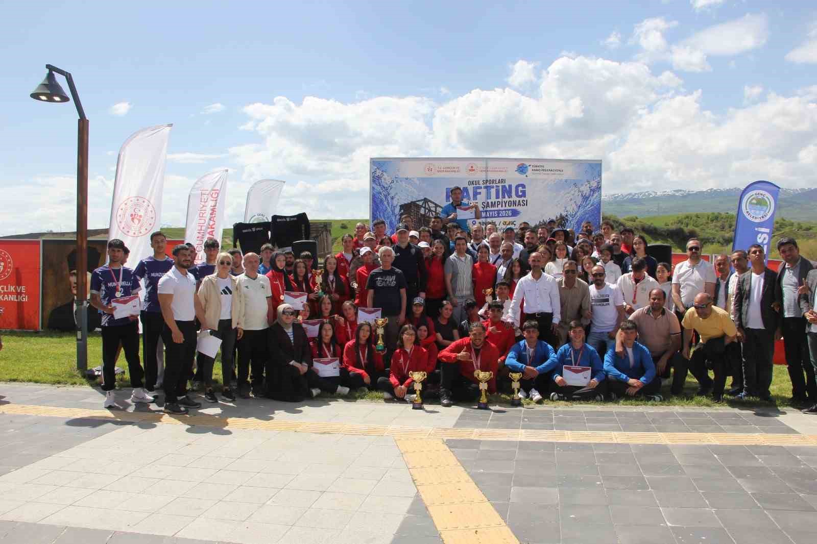 murat-nehri-nde-kano-heyecani-sona-erdi-400-sporcu-kiyasiya-yaristi