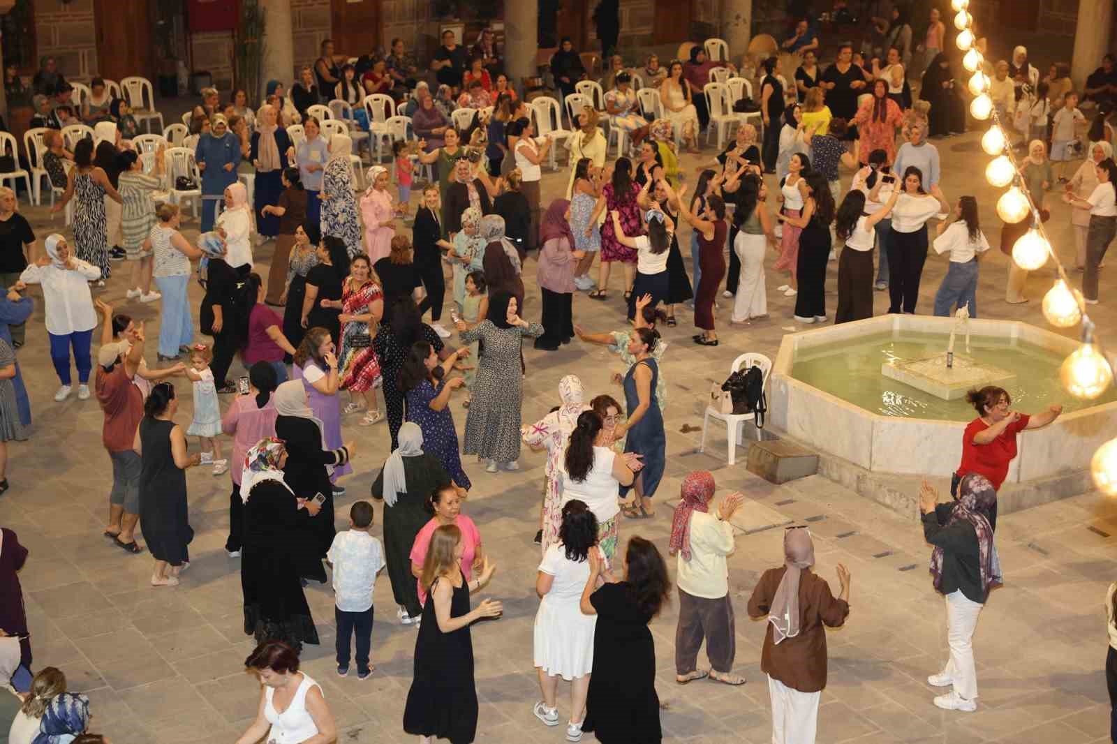 tarihi-kursunlu-han-da-kadinlar-matinesi