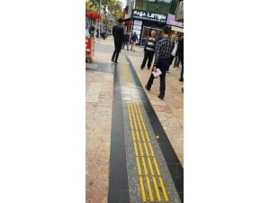 Kaldırımlar Görme Engelliler İçin Yenileniyor