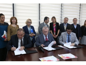 Bolu’da, ‘Anneler Üniversitede Projesi’ Protokolü İmzalandı