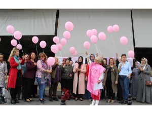 Meme Kanserine Dikkat Çektiler Pembe Balon Uçurdular